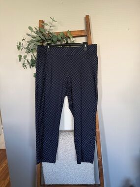 Elle Navy and White Dot Capris